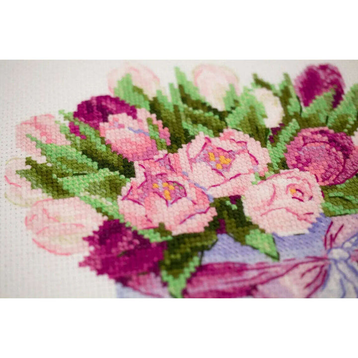 Tulips Hat Box R2003 Counted Cross Stitch Kit