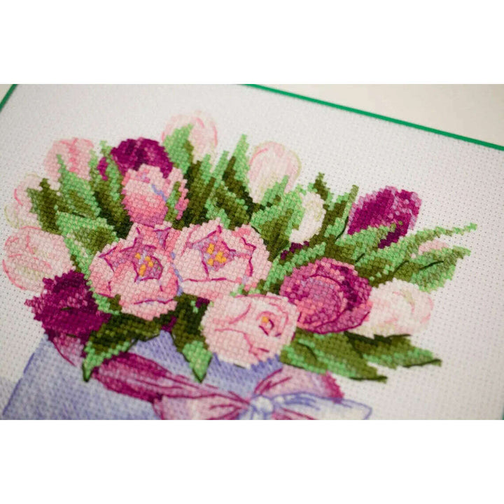 Tulips Hat Box R2003 Counted Cross Stitch Kit
