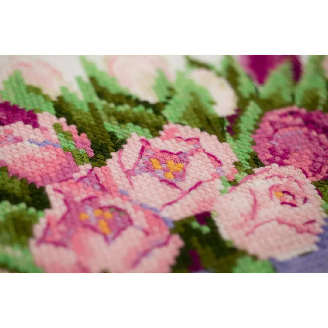 Tulips Hat Box R2003 Counted Cross Stitch Kit