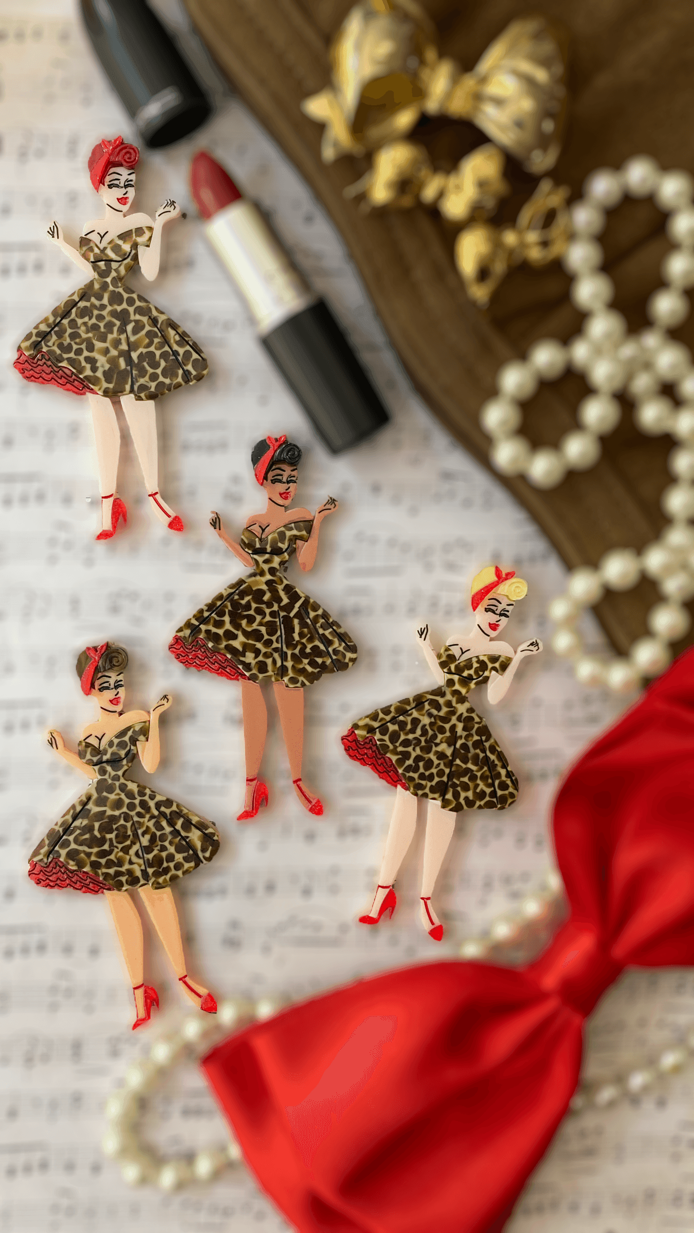 Lipstick brooch 2025