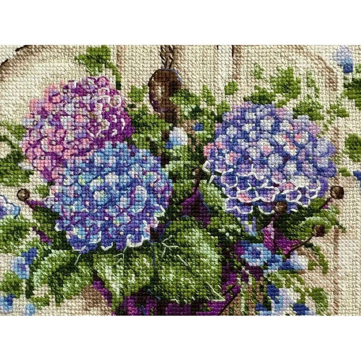 Umbrella Wreath R2087 Counted Cross Stitch Kit