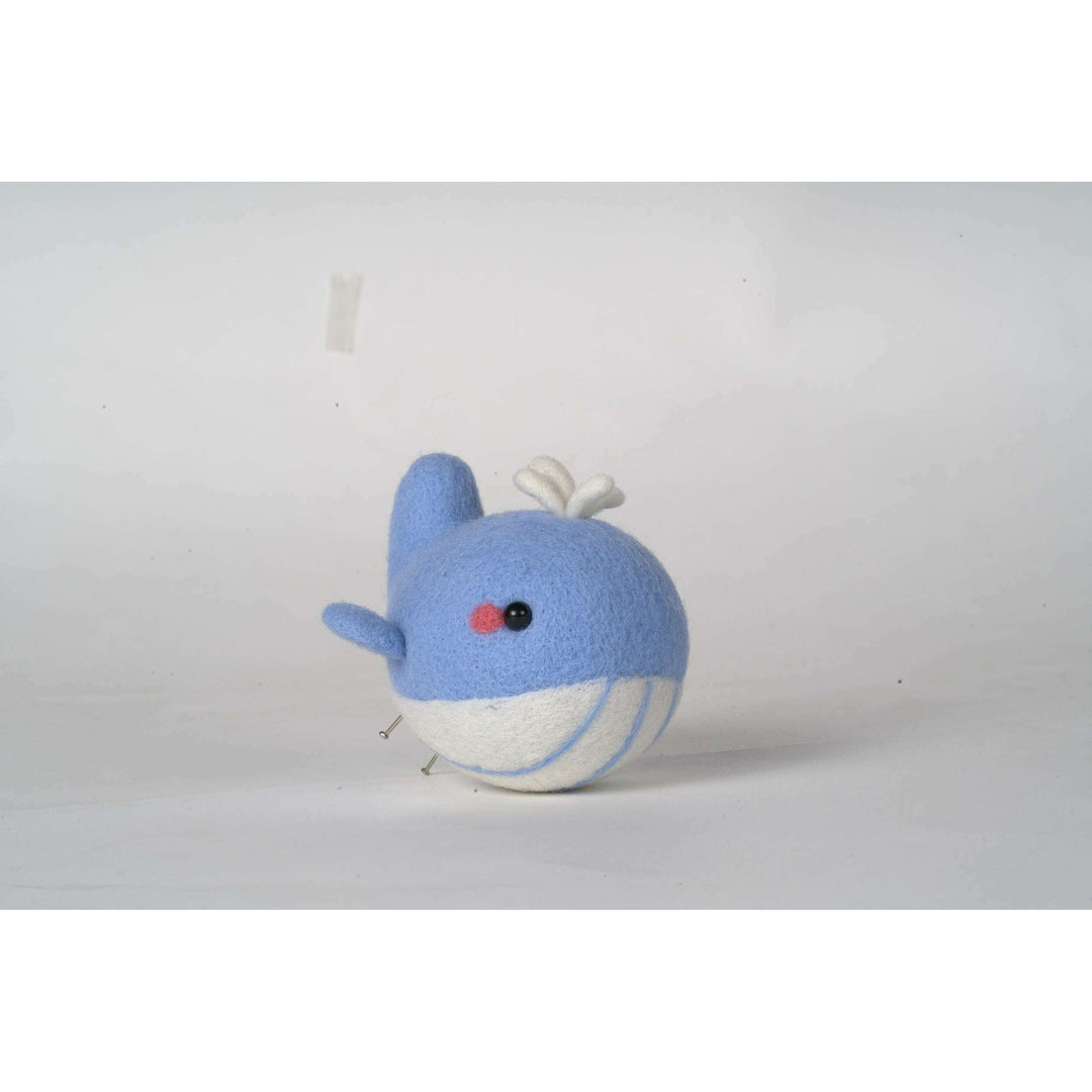 Whale Needle Felting Kit. Wizardi DIY Wool Craft Kit F07N8-538