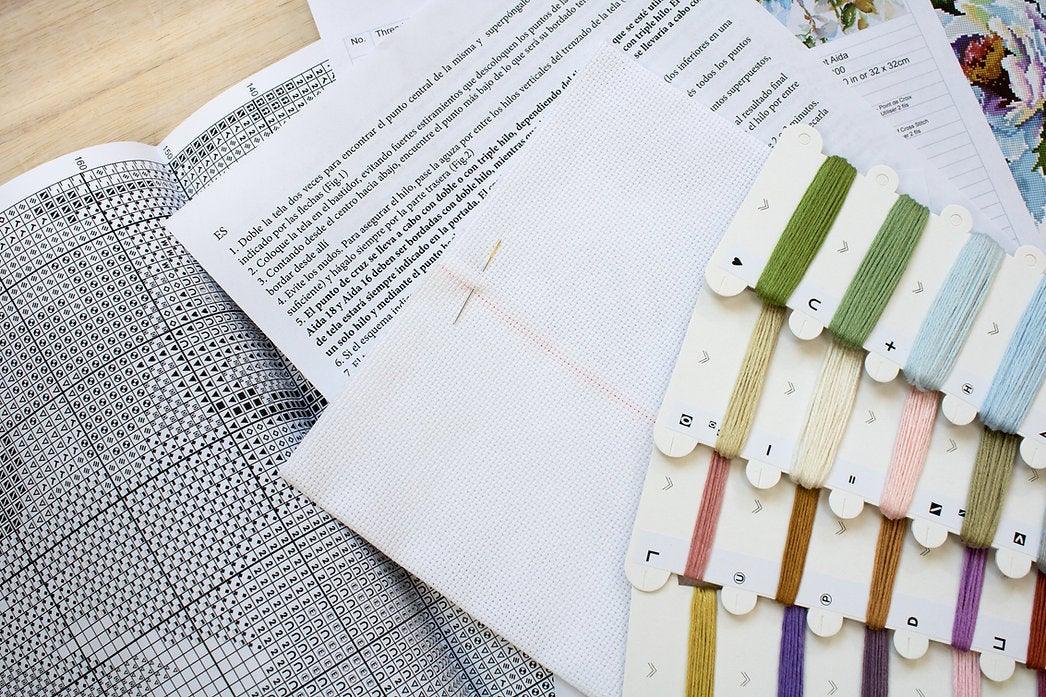 White roses B2400L Counted Cross-Stitch Kit