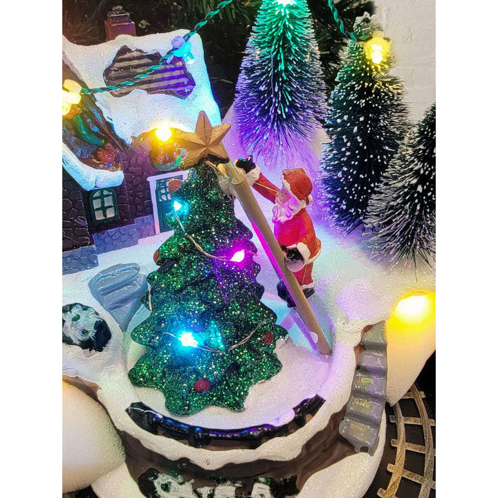 Winter Forest House. Christmas Village Festive Tree F07M4-26-H521