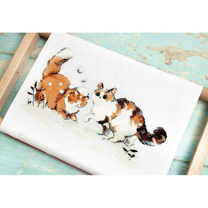 Winter Kitties L8813 Counted Cross Stitch Kit