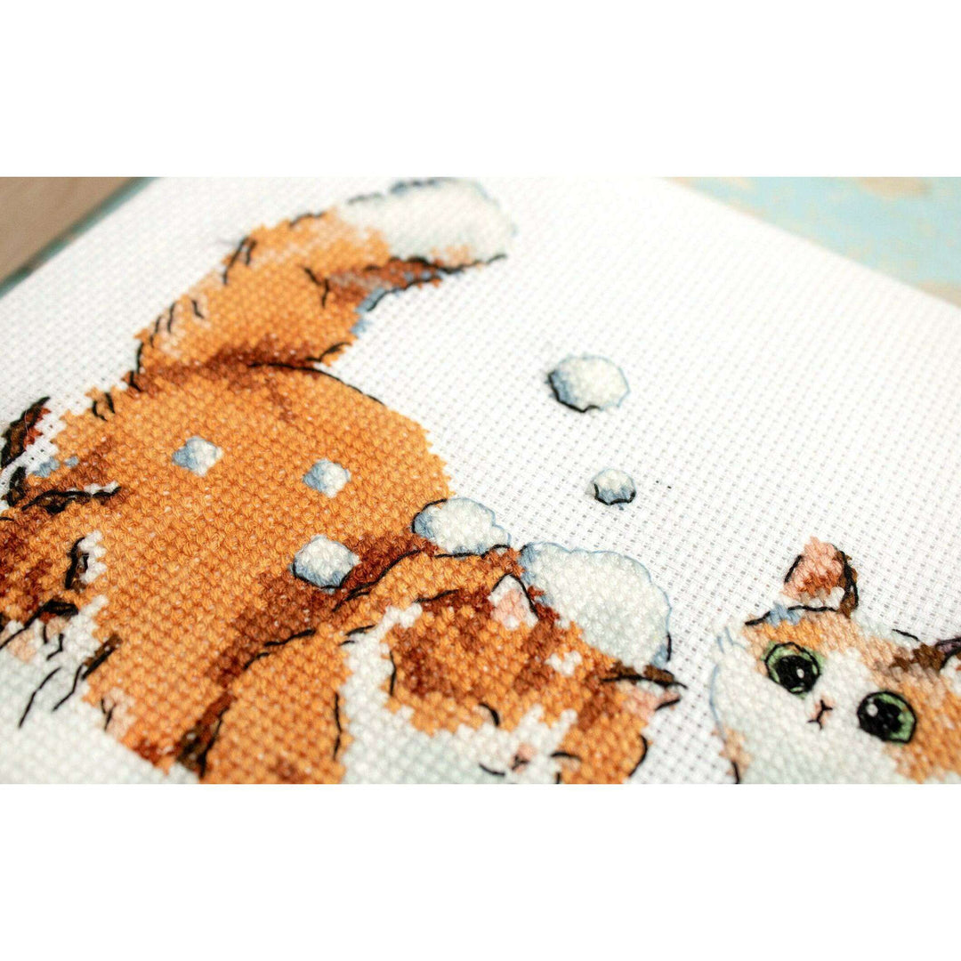 Winter Kitties L8813 Counted Cross Stitch Kit