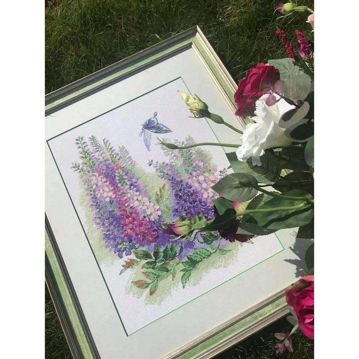 Wisteria R1672 Counted Cross Stitch Kit